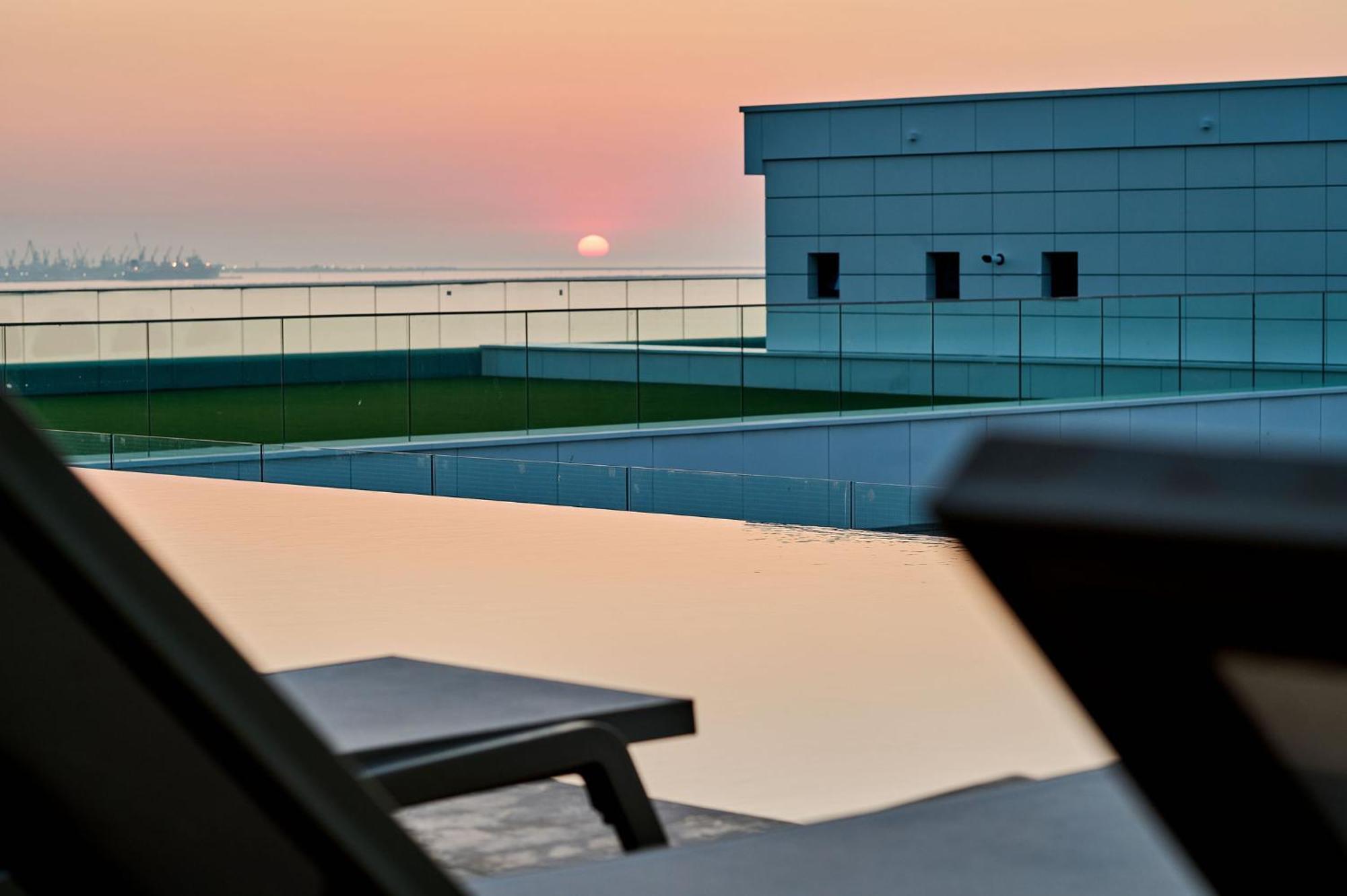Aqua Vista Infinity Resort & Spa - Studio Lux - Piscina Infinity, Jacuzzi, Sauna, Gym - Privat Năvodari المظهر الخارجي الصورة
