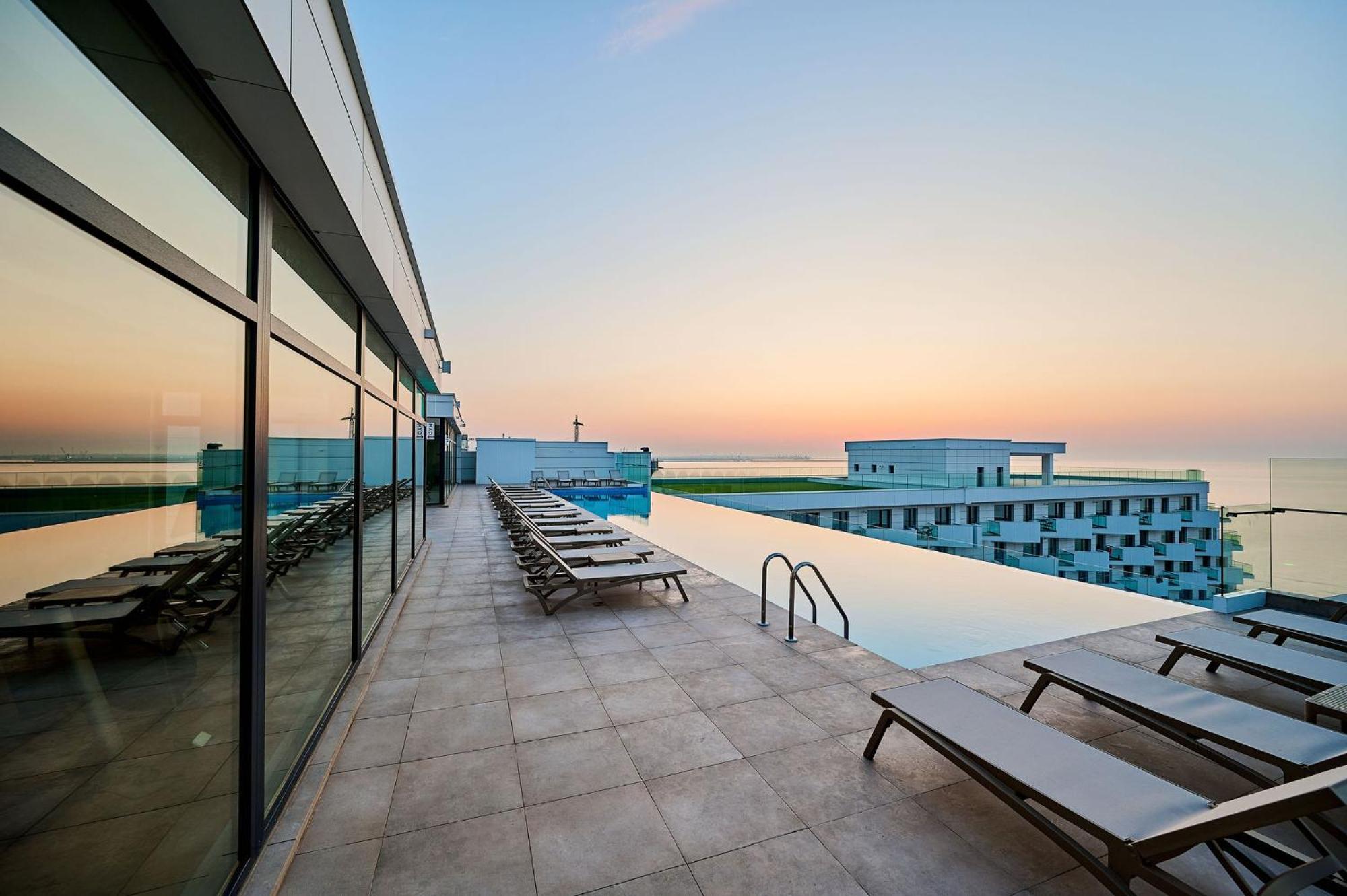 Aqua Vista Infinity Resort & Spa - Studio Lux - Piscina Infinity, Jacuzzi, Sauna, Gym - Privat Năvodari المظهر الخارجي الصورة